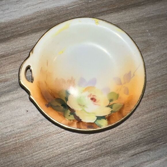 Vintage Nippon Hand Painted Handled Dish with Gold Trim Jewerly or candy trinket - Picture 1 of 9